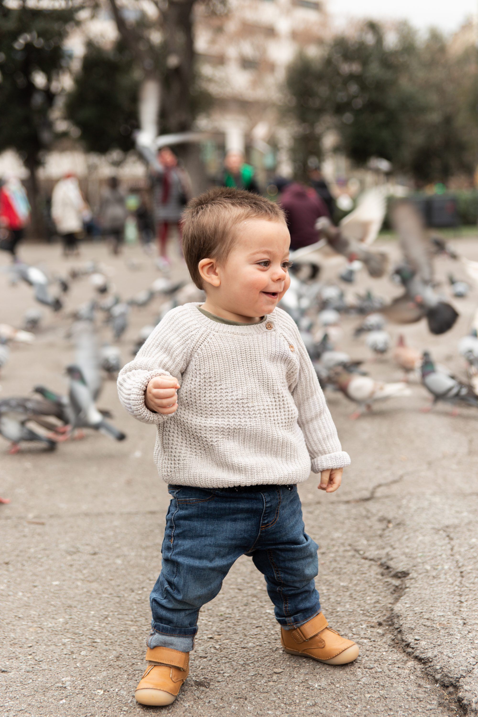 Mar Alonso Fotografia - Infantil nadons família bebé nena natura criança lliure respectuosa Barcelona ciutat plaça Catalunya